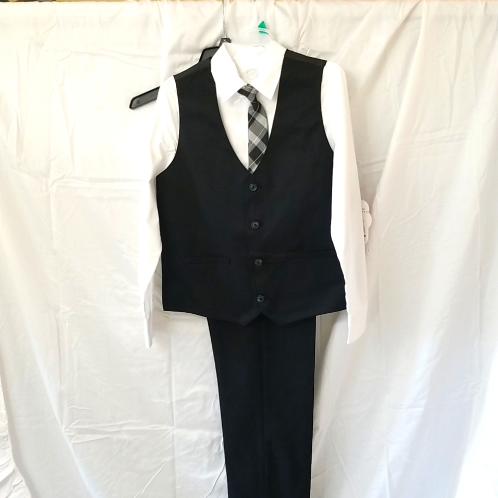 NWT 4 PC Vest Set